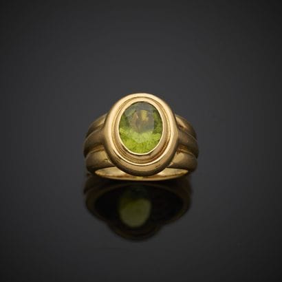 Bague en or jaune 750 millièmes, sertie d'un...
