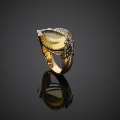 Bague en or jaune 750 millièmes, présentant...
