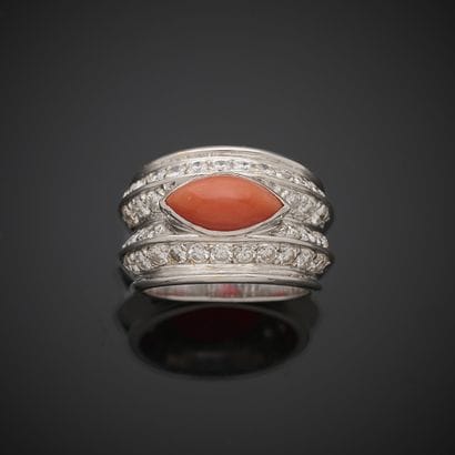 Bague en or gris 750 millièmes, formée de...