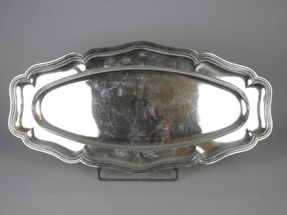 Grand PLAT ovale en argent, la bordure à...