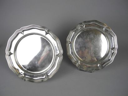 Paire de petits PLATS en argent, la bordure...