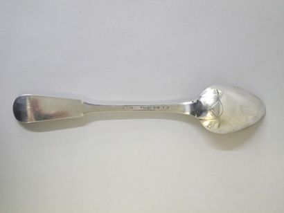 CUILLÈRE à RAGOÛT en argent uniplat, le manche...