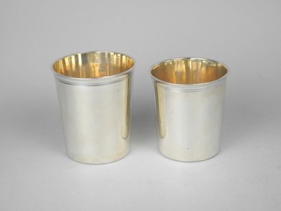 Deux TIMBALES en argent à col évasé et fond...