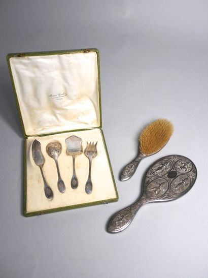 Service à friandises en argent (écrin). On...