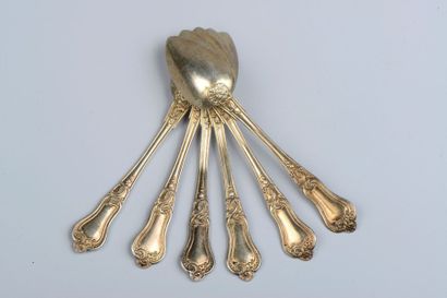 Six petites cuillères en vermeil à manches...