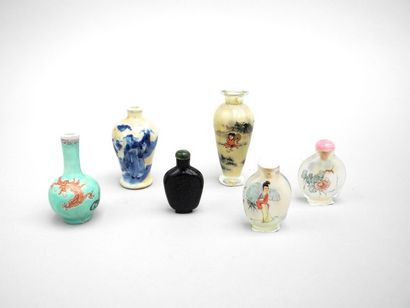 Collection de trois petites tabatières et...