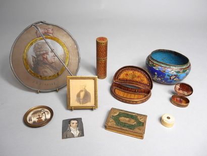 Lots de boîtes ou étuis en marqueterie de...