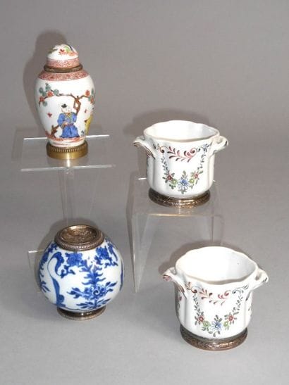 RISLER & CARRE. Paire de petits cache-pots...