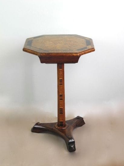 Table sellette octogonale. XIXe siècle.