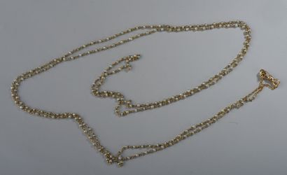 Long et fin SAUTOIR en or jaune 18K alterné...