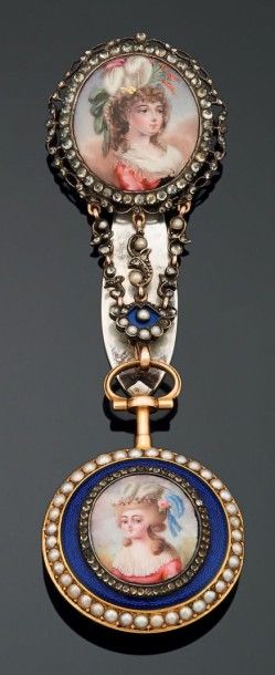 MONTRE de col circulaire en or jaune 18K....