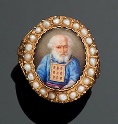 BAGUE chevalière en or jaune 18K, sertie...