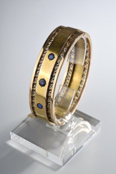 BRACELET manchette ouvrant en or jaune 18K,...