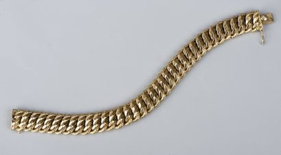 BRACELET en or jaune 18K à maille américaine.
Long.:...