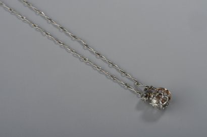PENDENTIF en or jaune 18K et platine griffé...