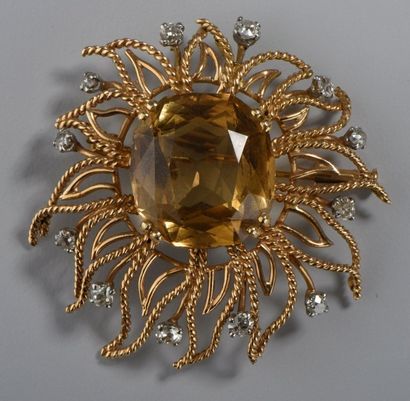 BROCHE soleil griffée d'une importante citrine...