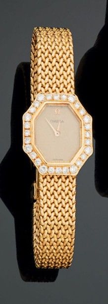 MONTRE de dame en or jaune 18K, le cadran...