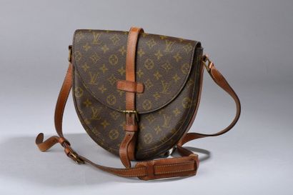 LOUIS VUITTON

Sac porté épaule à bandoulière...