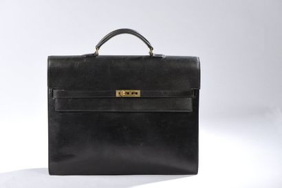 HERMES Paris

Serviette modèle «Kelly Dépêche»...
