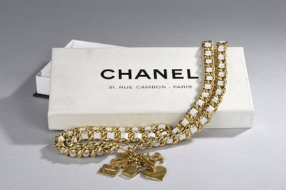 CHANEL

Ceinture à larges maillons en métal...