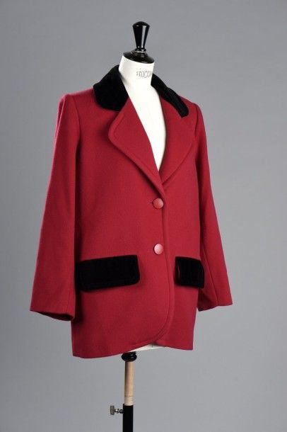 Yves Saint LAURENT

Veste en laine rouge,...