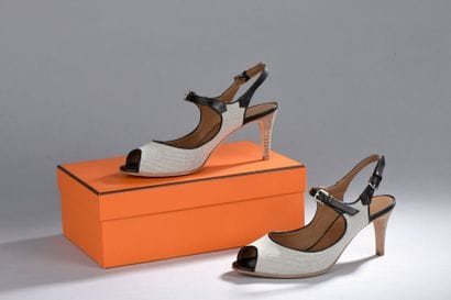 HERMES Paris

Paire de sandales à double...