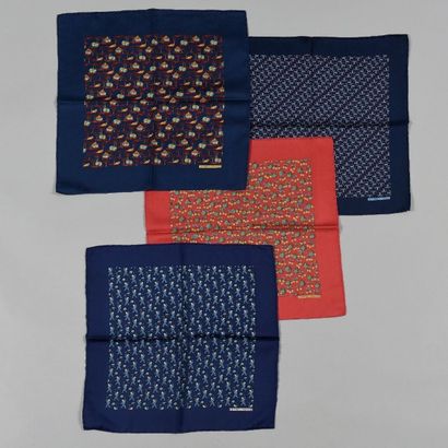 HERMES Paris

Quatre pochettes de soie imprimée...