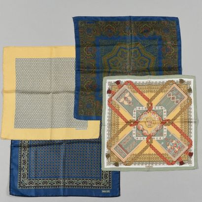 HERMES Paris

Quatre pochettes de soie imprimée...