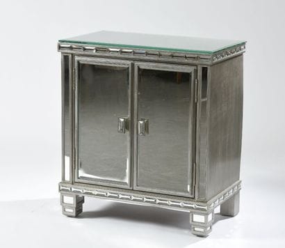 Petit meuble d'entre-deux en bois argenté...