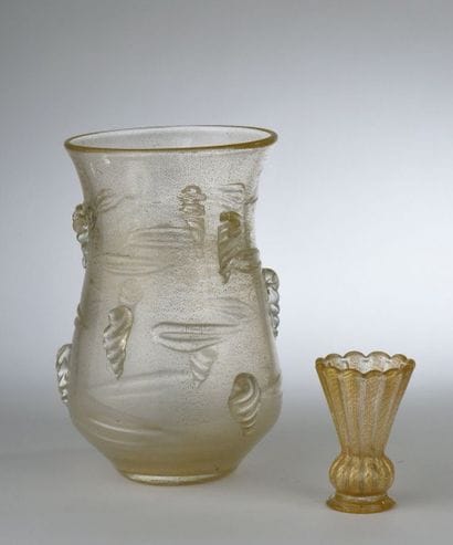 Vase balustre en verre soufflé à paillons...
