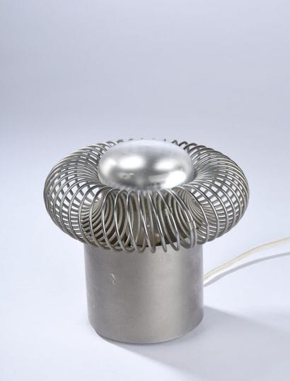 Lampe à poser en métal à base cylindrique...