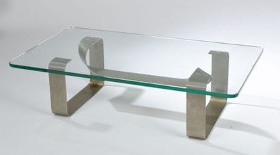 Table basse, le piétement à ruban d'acier...