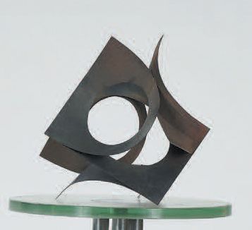 Deux sculptures en tôle découpée à plaques...