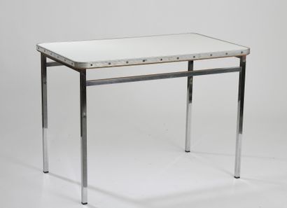 Table rectangulaire à angles arrondis, le...