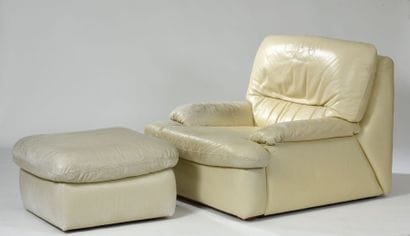Large fauteuil et ottomane sur roulettes...