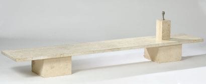 Longue table basse rectangulaire en travertin...