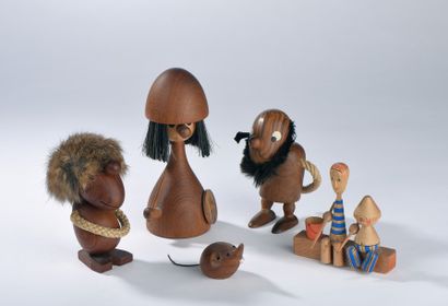 Cinq figurines en bois tourné.
Vers 1960.
Haut....