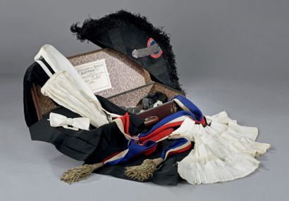 Ensemble d’accessoires à la tenue de Notaire.
Il...