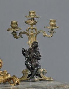 Paire de flambeaux en bronze à trois bras...