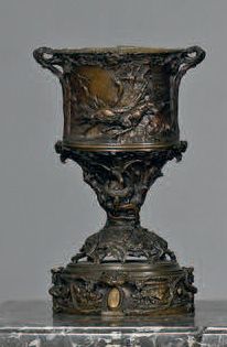 Paire de coupes ovales sur pied en bronze...