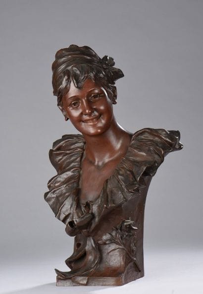 Buste de comédienne en bronze à patine brun-rouge.
Signé...