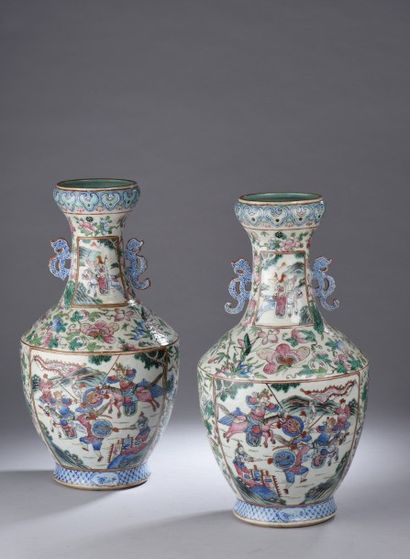 Paire de vases balustre à décor de scènes...