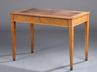 Table à écrire en placage de loupe de frêne,...
