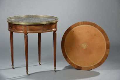 Table de bouillotte en acajou et placage...