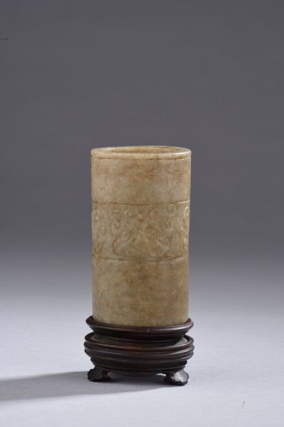 Porte-pinceaux cylindrique en néphrite grise...