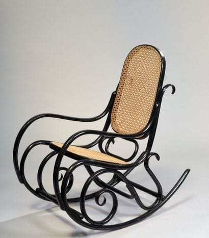 Fauteuil à bascule en hêtre étuvé courbé...