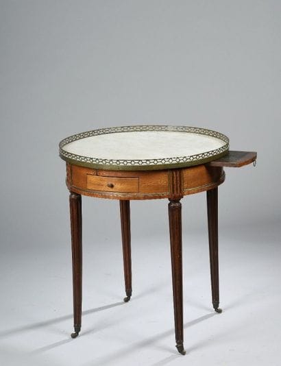 Table de bouillote en acajou et placage d'acajou,...