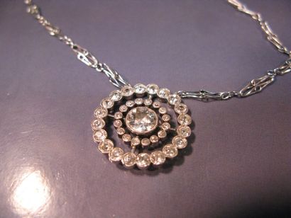 Collier tour de cou en platine et or gris,...