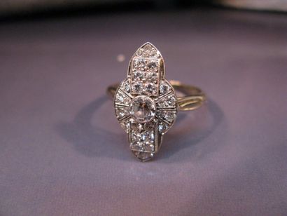 Bague en or et platine chaton marquise serti...