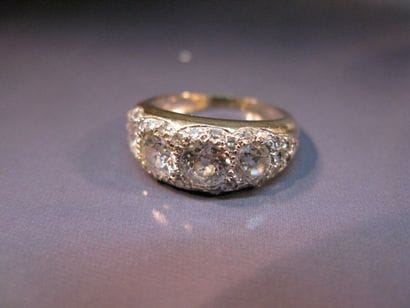 Bague bandeau en or sertie de diamants taille...